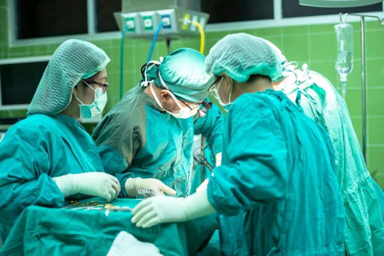 surgery gf9ad4b368 1920 768x512