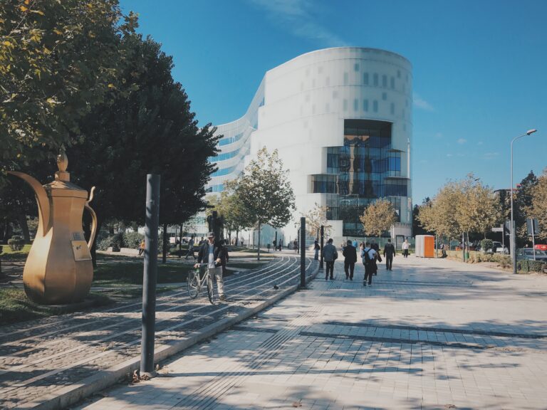 Toptani Shopping Center 768x576